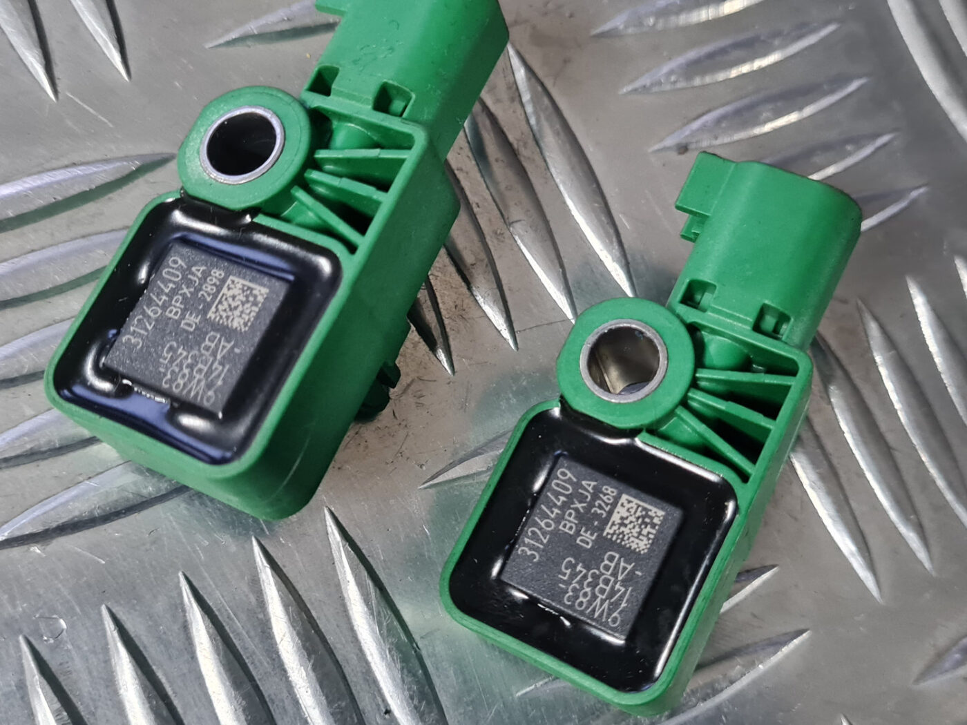 Drošības spilvena trieciensensors priekš VOLVO XC 60 2009 2 Drošības spilvena trieciensensors priekš VOLVO XC 60 2009