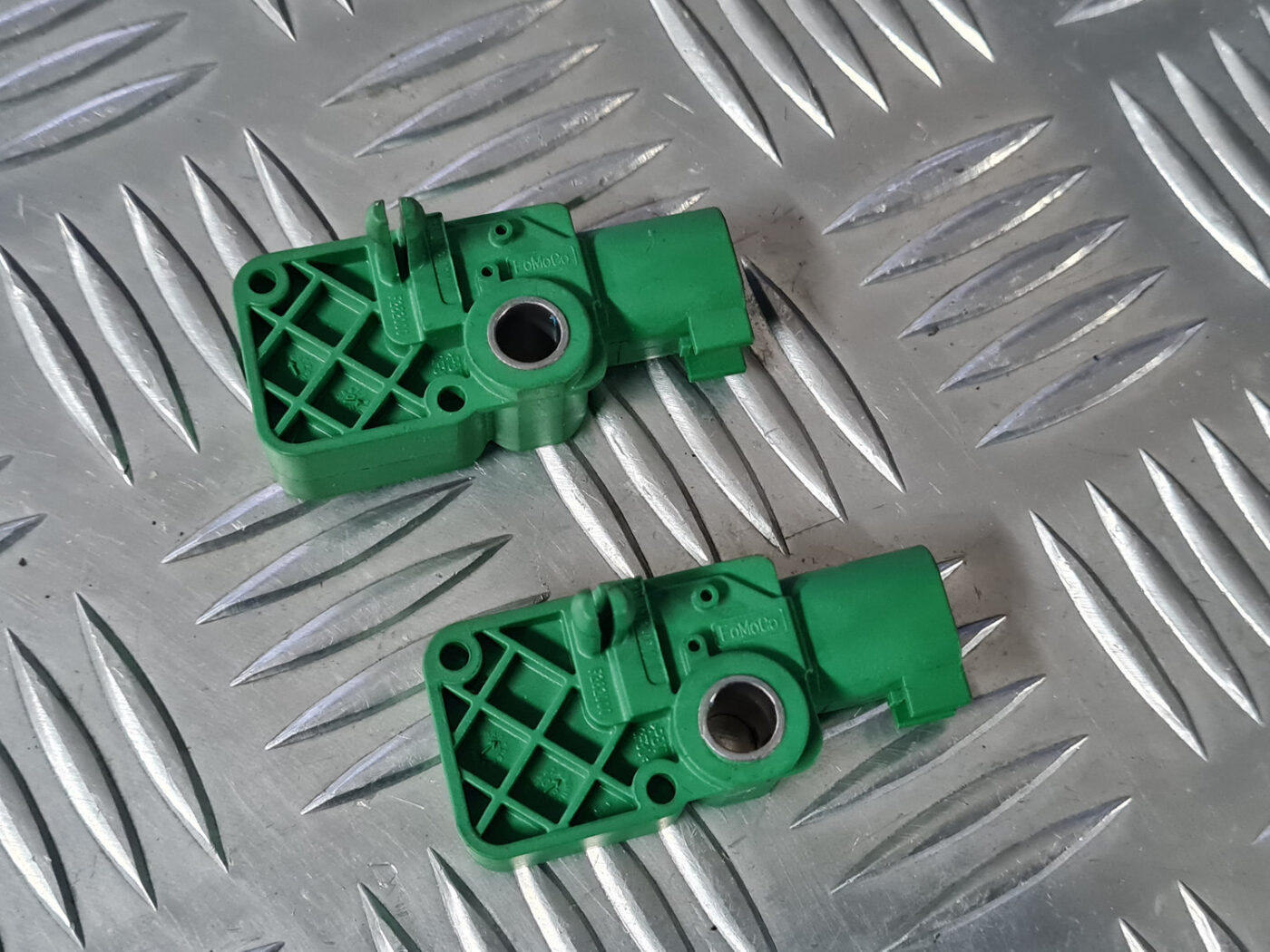 Drošības spilvena trieciensensors priekš VOLVO XC 60 2009 3 Drošības spilvena trieciensensors priekš VOLVO XC 60 2009