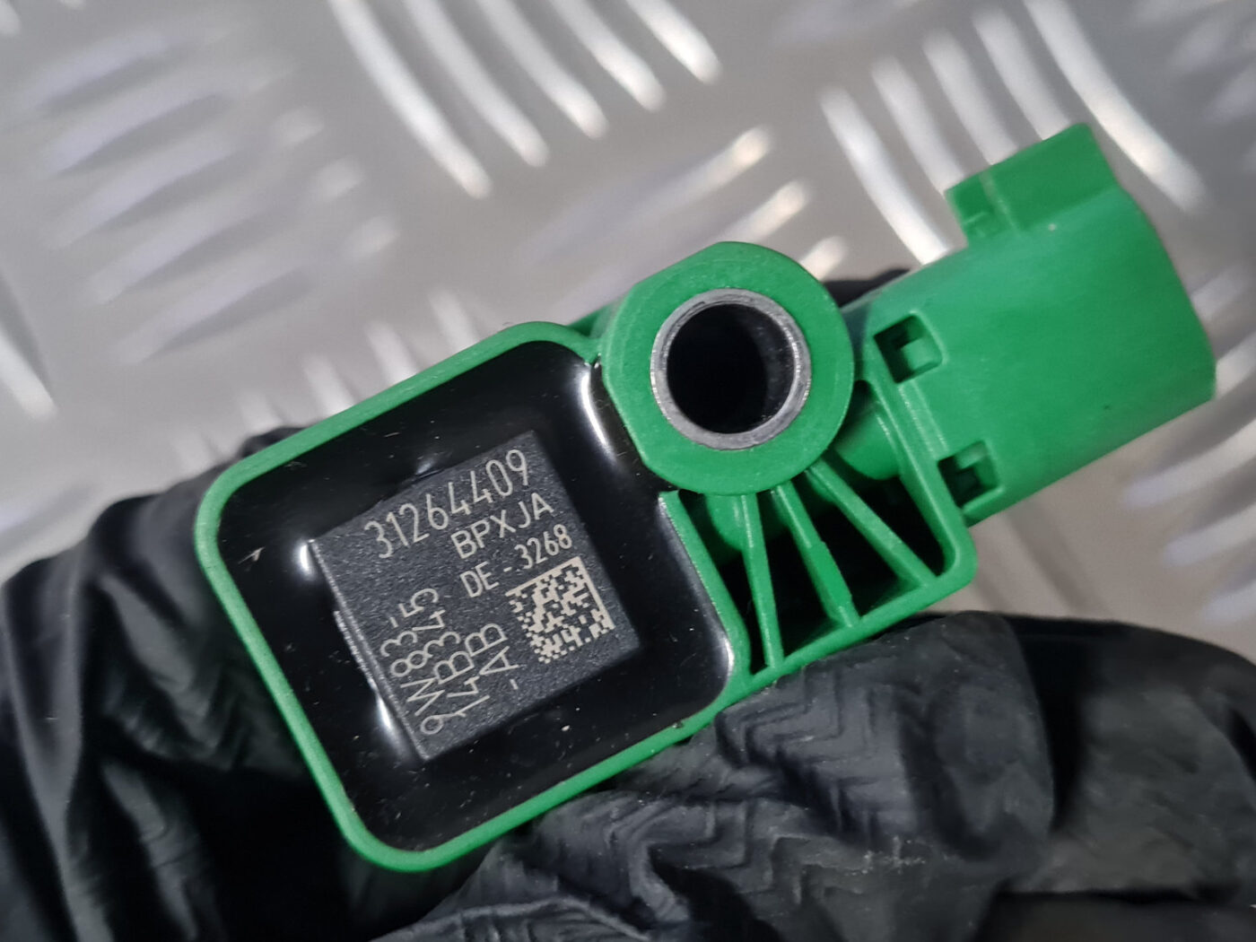 Drošības spilvena trieciensensors priekš VOLVO XC 60 2009 2 Drošības spilvena trieciensensors priekš VOLVO XC 60 2009