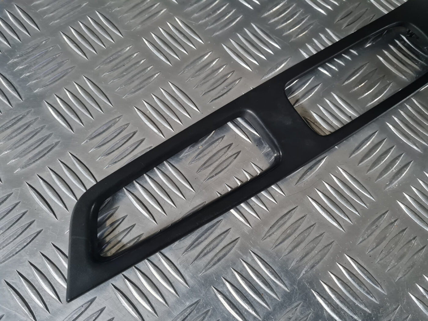 Durvju apdares uzlika priekš VOLVO XC 60 2009 2 Durvju apdares uzlika priekš VOLVO XC 60 2009