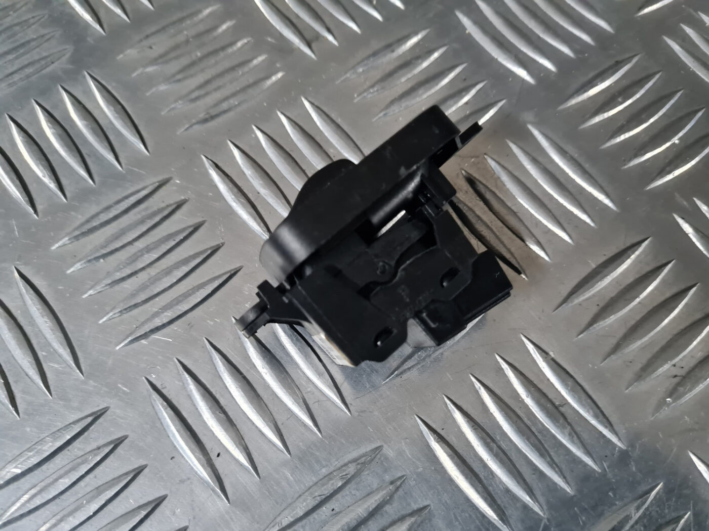 Stikla pacelšanas poga priekš VOLVO XC 60 2009 2 Stikla pacelšanas poga priekš VOLVO XC 60 2009