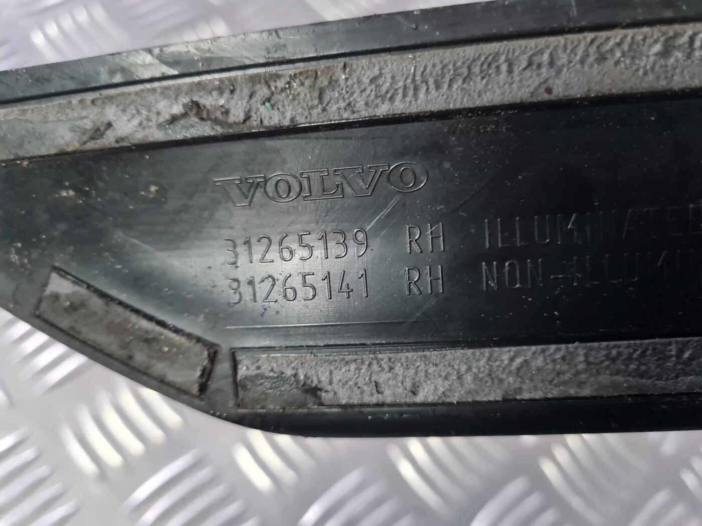 Sliekšņa priekšēja laba uzlika (salonā) priekš VOLVO XC 60 2009 4 Sliekšņa priekšēja laba uzlika (salonā) priekš VOLVO XC 60 2009