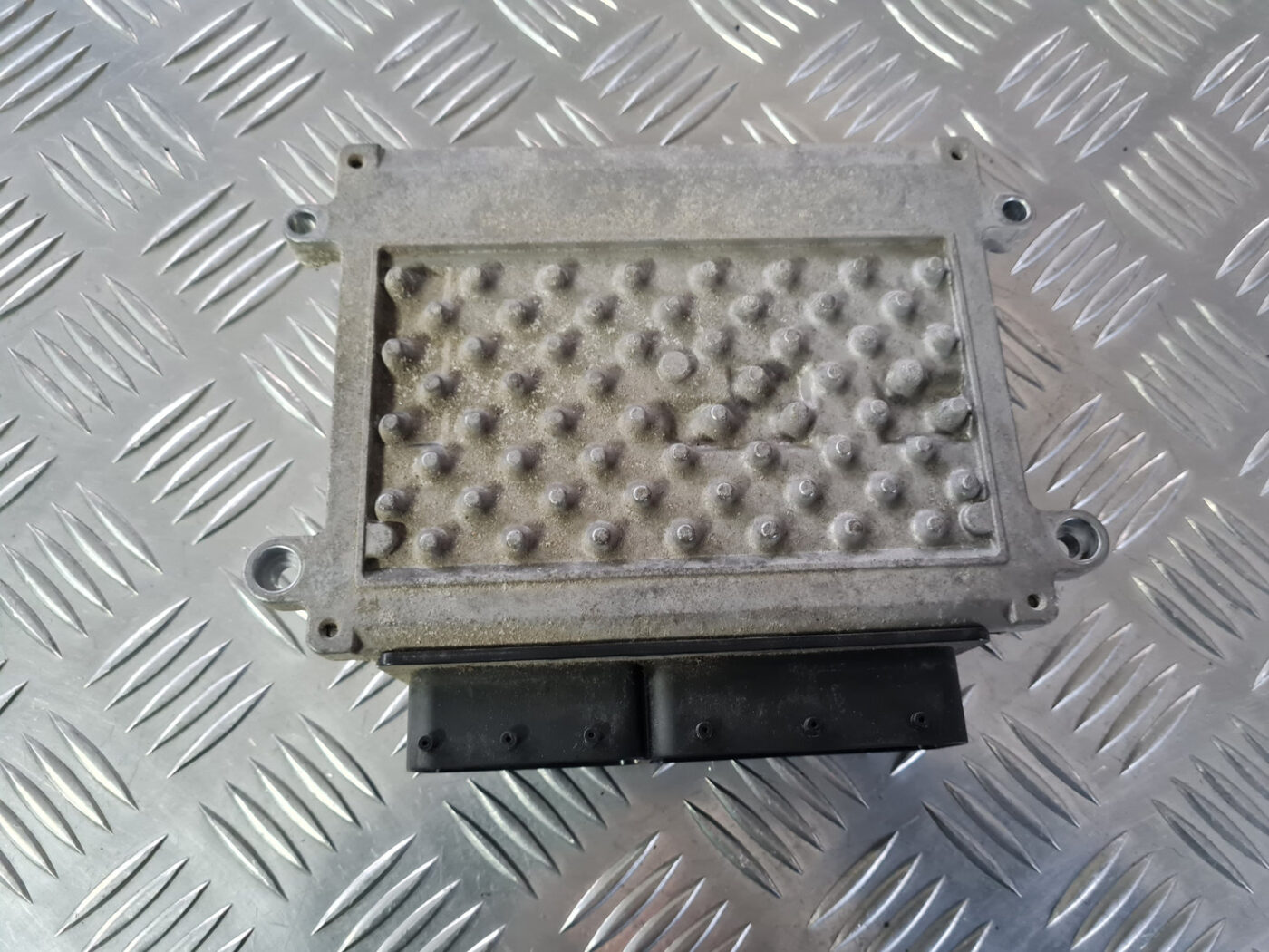 Dzinēja vadības bloks priekš VOLVO XC 60 2009 2 Dzinēja vadības bloks priekš VOLVO XC 60 2009