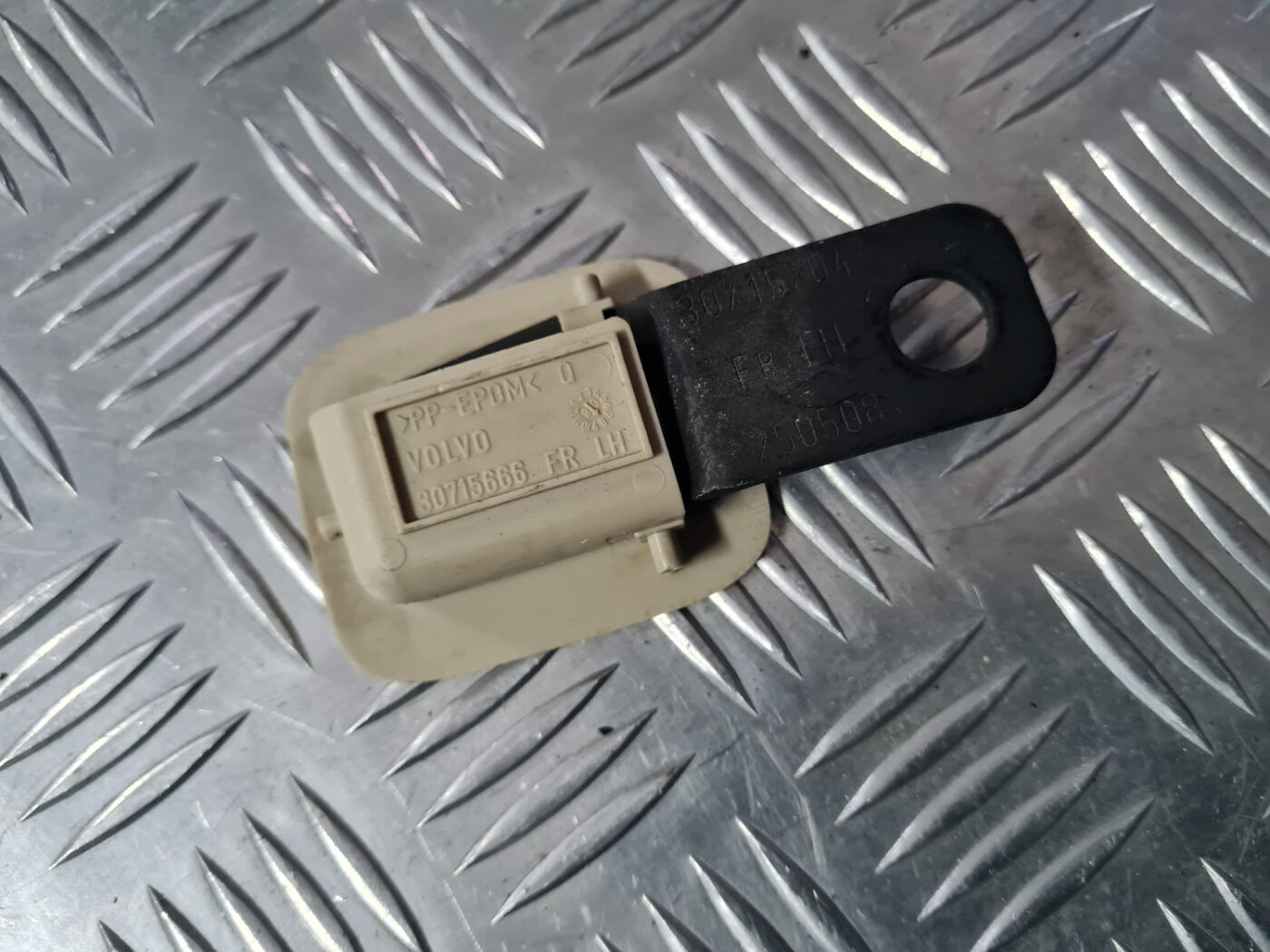 Salona āķis griestos priekš VOLVO XC 60 2009 5 Salona āķis griestos priekš VOLVO XC 60 2009