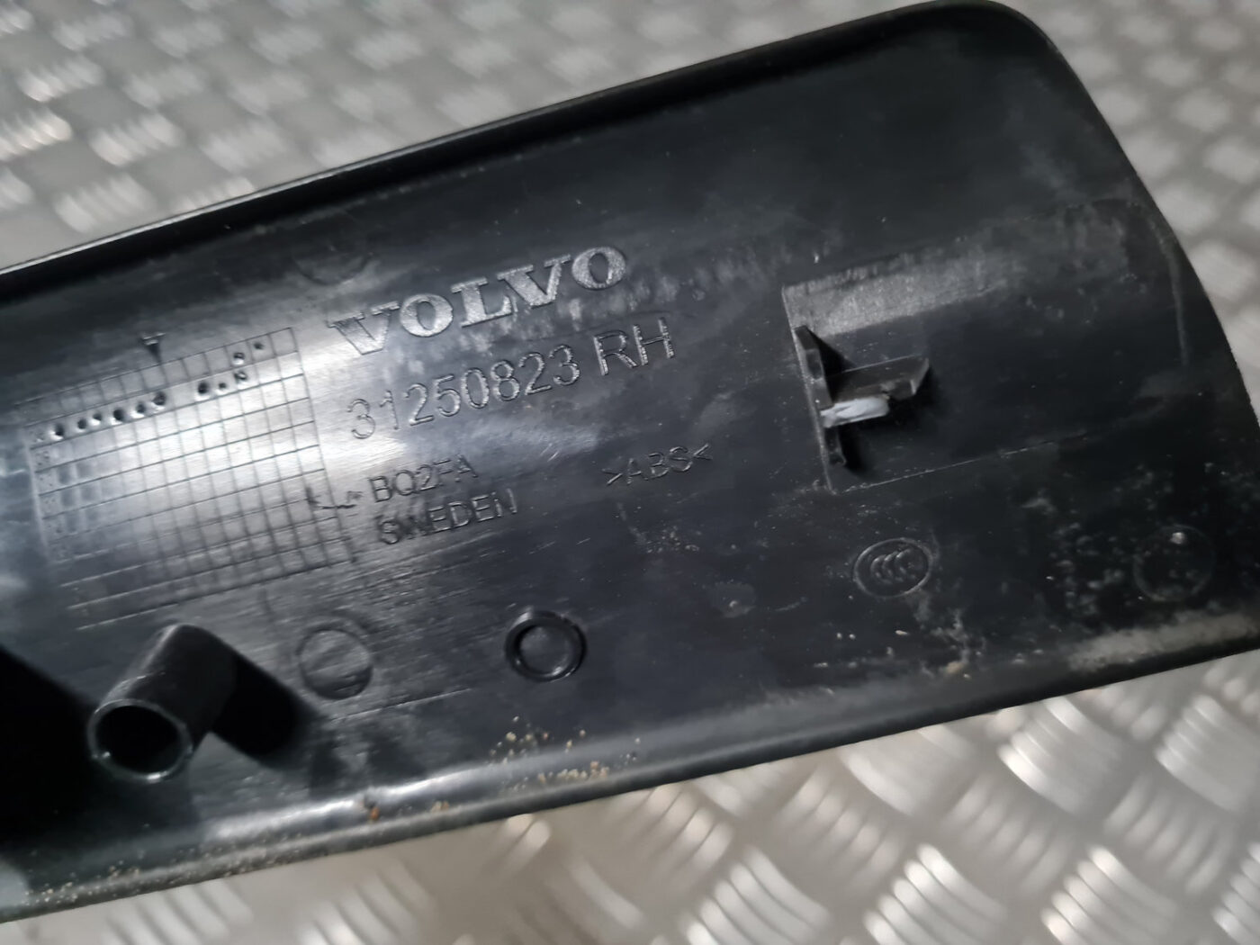 Sliekšņa priekšēja laba uzlika (salonā) priekš VOLVO XC 60 2009 5 Sliekšņa priekšēja laba uzlika (salonā) priekš VOLVO XC 60 2009