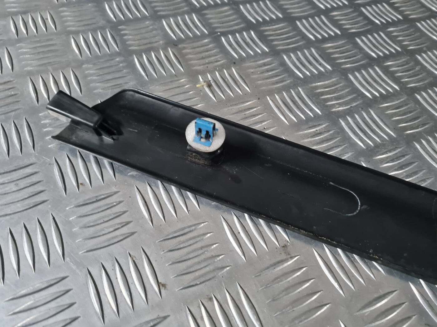 Sliekšņa priekšēja laba uzlika (salonā) priekš VOLVO XC 60 2009 4 Sliekšņa priekšēja laba uzlika (salonā) priekš VOLVO XC 60 2009