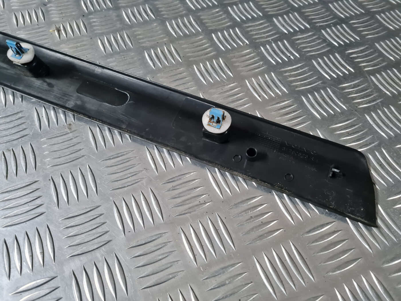 Sliekšņa priekšēja laba uzlika (salonā) priekš VOLVO XC 60 2009 3 Sliekšņa priekšēja laba uzlika (salonā) priekš VOLVO XC 60 2009