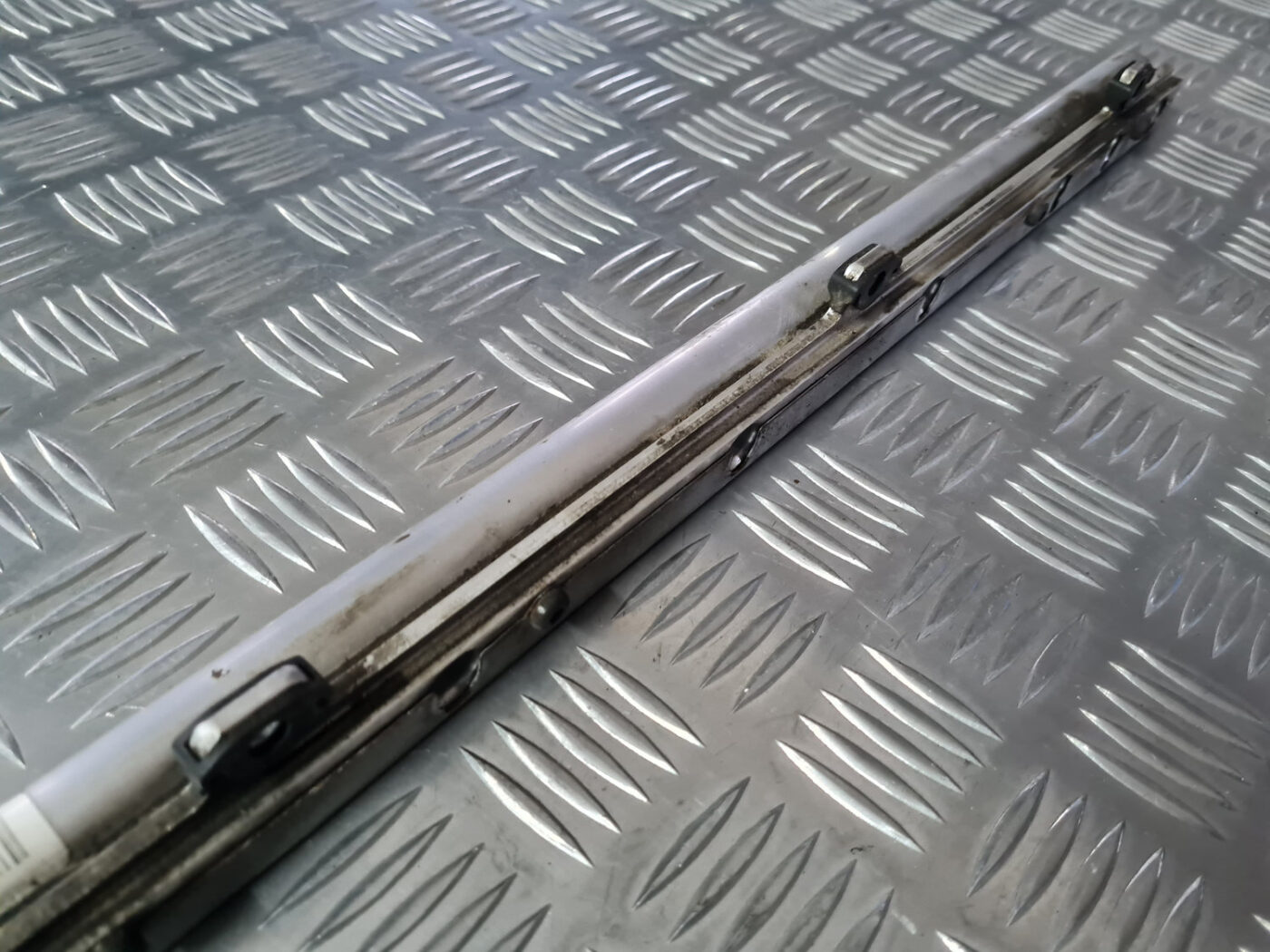 Degvielas sadales caurule priekš VOLVO XC 60 2009 7 Degvielas sadales caurule priekš VOLVO XC 60 2009