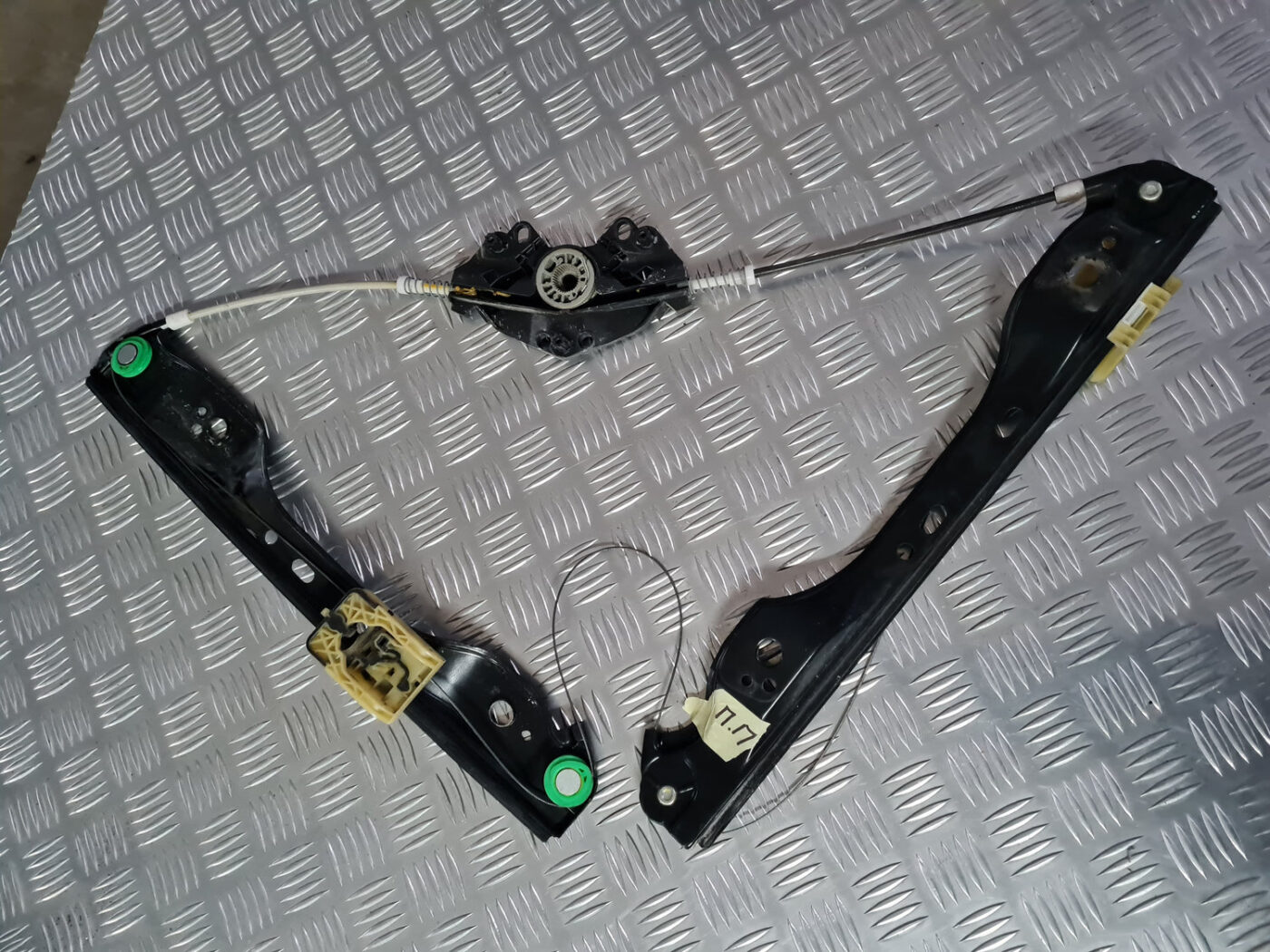 Stikla pacelšanas mehānisms priekšējais labais priekš VOLVO XC 60 2009 5 Stikla pacelšanas mehānisms priekšējais labais priekš VOLVO XC 60 2009