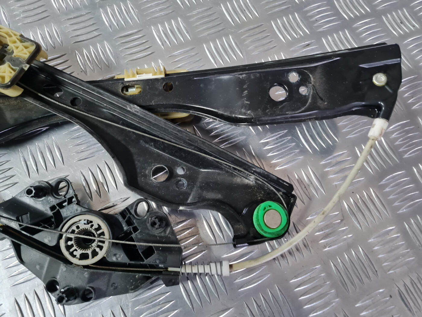 Stikla pacelšanas mehānisms priekšējais kreisais priekš VOLVO XC 60 2009 2 Stikla pacelšanas mehānisms priekšējais kreisais priekš VOLVO XC 60 2009