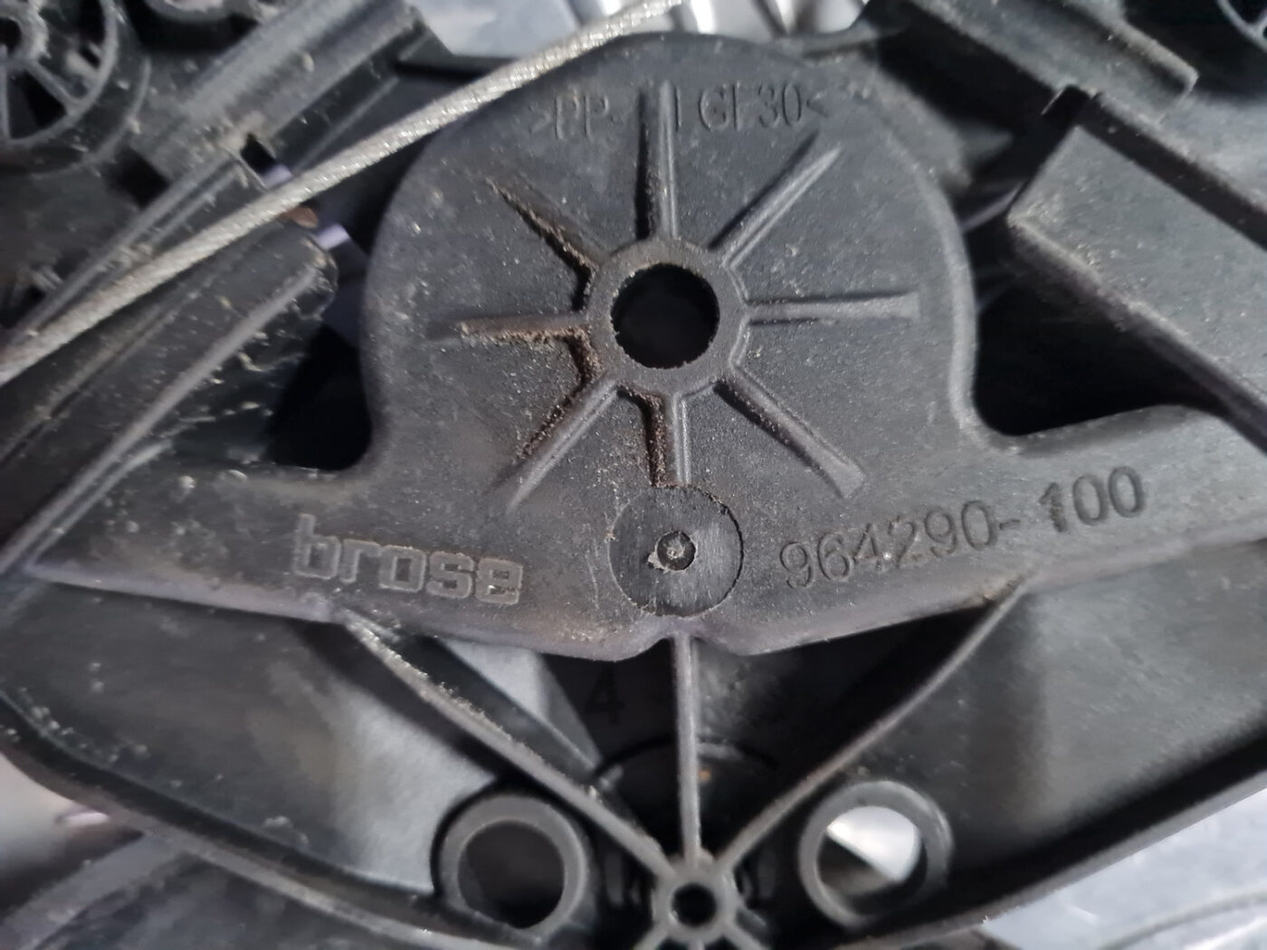 Stikla pacelšanas mehānisms priekšējais kreisais priekš VOLVO XC 60 2009 3 Stikla pacelšanas mehānisms priekšējais kreisais priekš VOLVO XC 60 2009