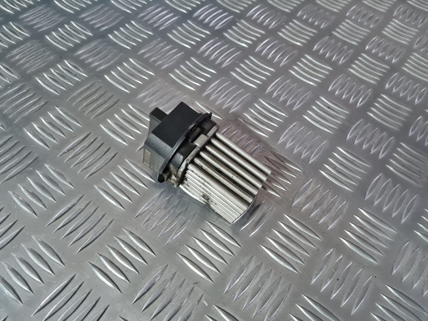 Salona ventilatora rezistors priekš VOLVO XC 60 2009 1 Salona ventilatora rezistors priekš VOLVO XC 60 2009