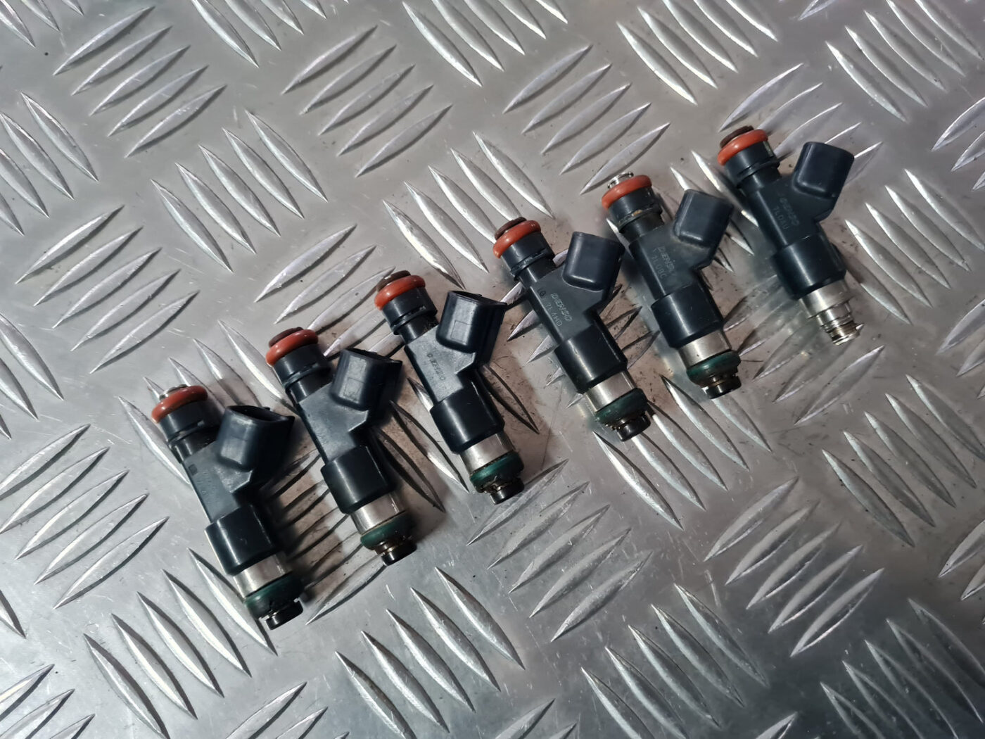 Degvielas smidzinātājs priekš VOLVO XC 60 2009 2 Degvielas smidzinātājs priekš VOLVO XC 60 2009