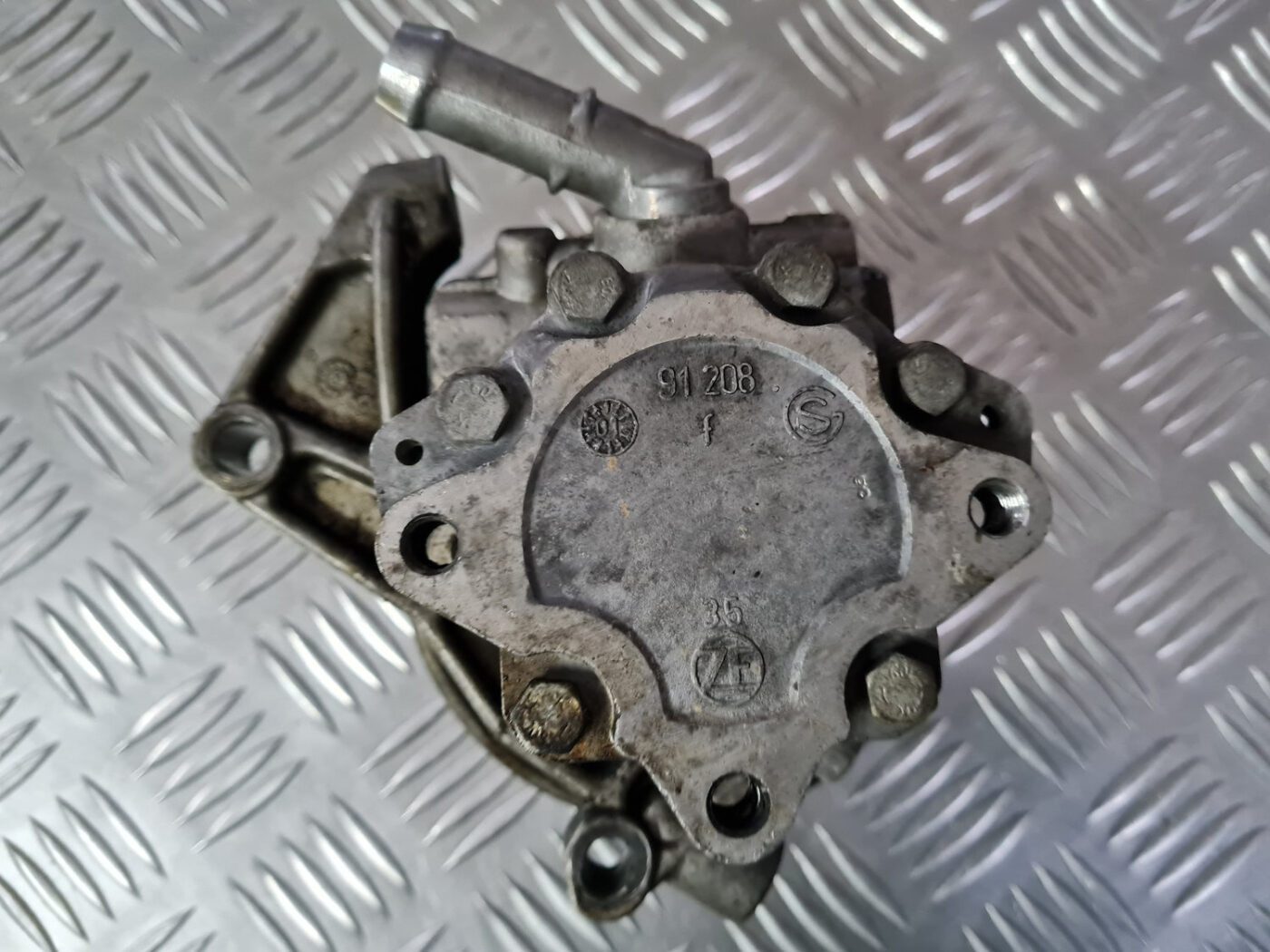 Hidrauliskais pastiprinātājs priekš VOLVO XC 60 2009 5 Hidrauliskais pastiprinātājs priekš VOLVO XC 60 2009