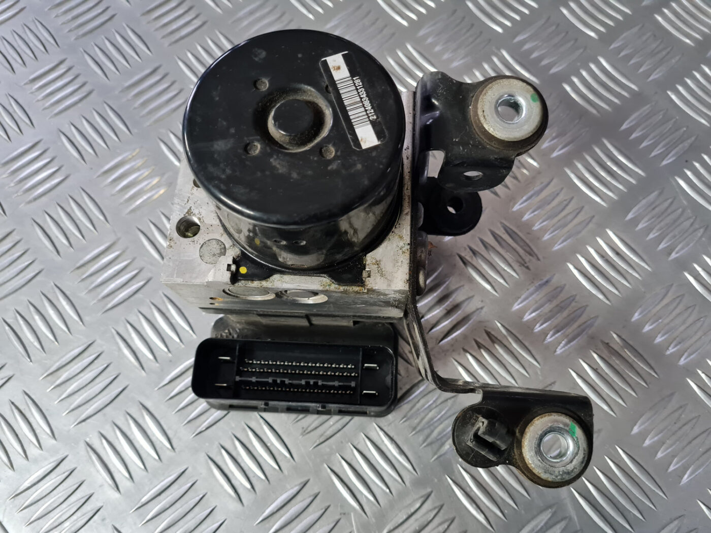 ABS bloks priekš VOLVO XC 60 2009 2 ABS bloks priekš VOLVO XC 60 2009