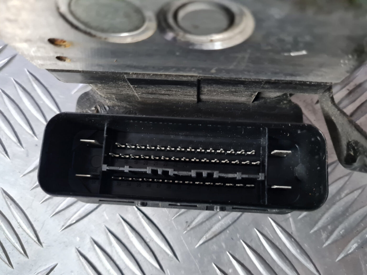 ABS bloks priekš VOLVO XC 60 2009 7 ABS bloks priekš VOLVO XC 60 2009