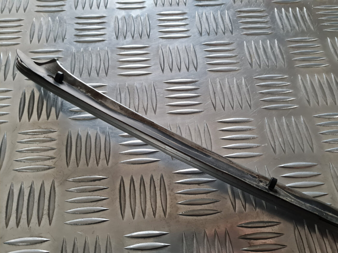 Pārsega moldings priekš VOLVO XC 60 2009 8 Pārsega moldings priekš VOLVO XC 60 2009