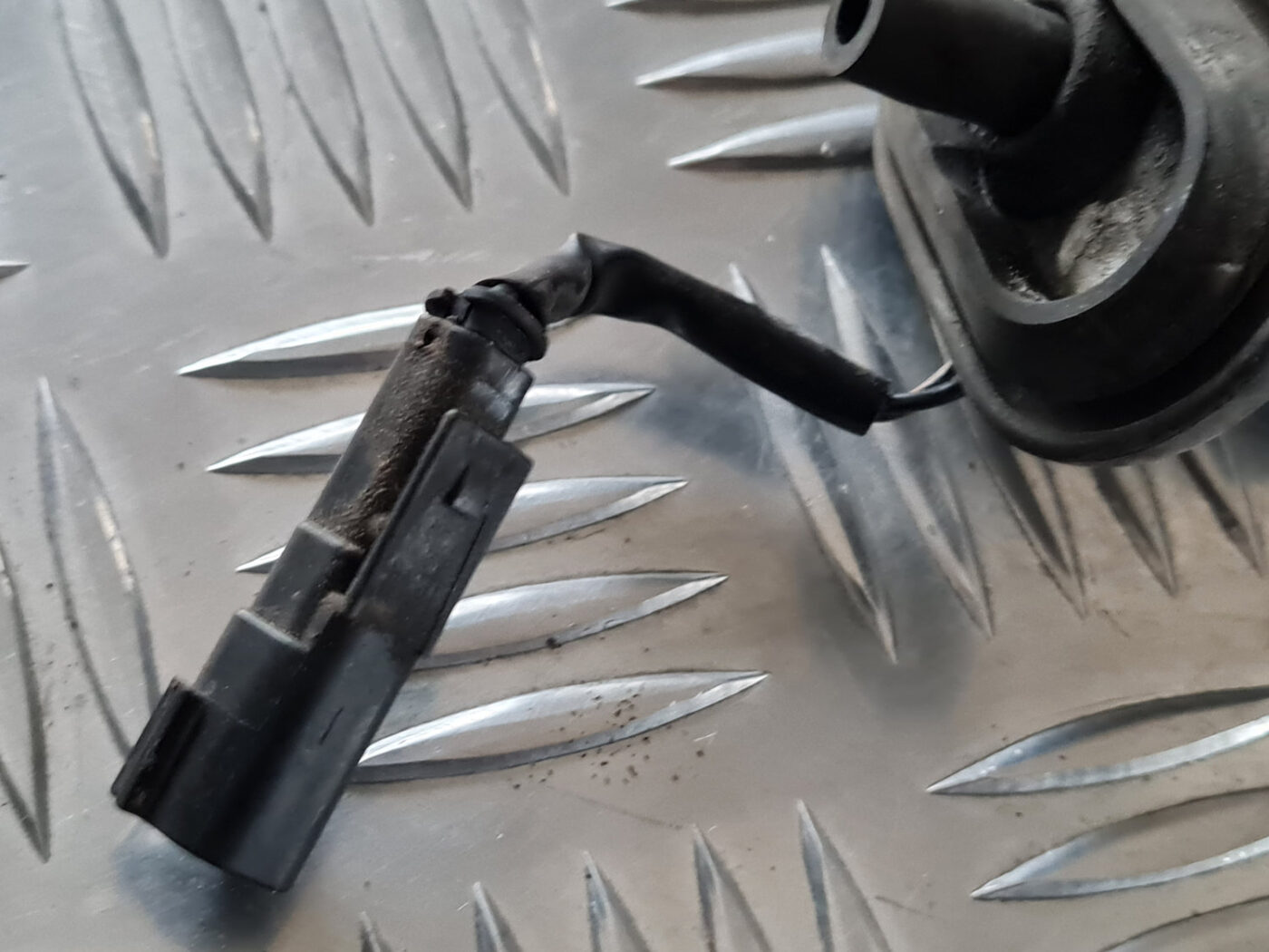 Vējstikla mazgāšanas šķidruma sprausla priekš VOLVO XC 60 2009 3 Vējstikla mazgāšanas šķidruma sprausla priekš VOLVO XC 60 2009