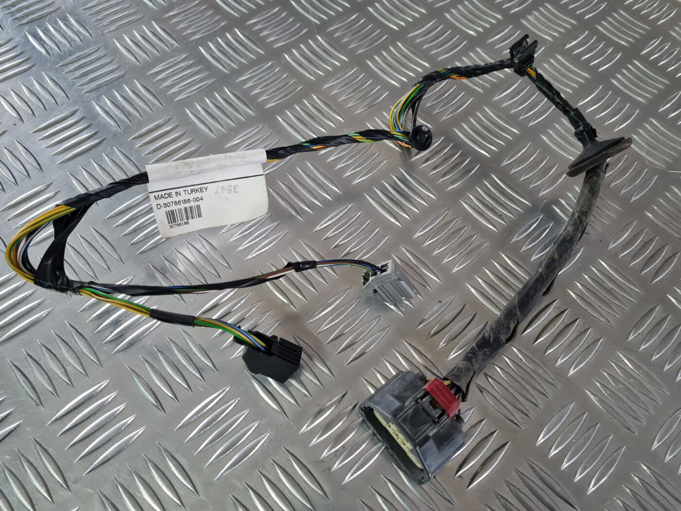 Pārkošanas devēju vads priekš VOLVO XC 60 2009 2 Pārkošanas devēju vads priekš VOLVO XC 60 2009