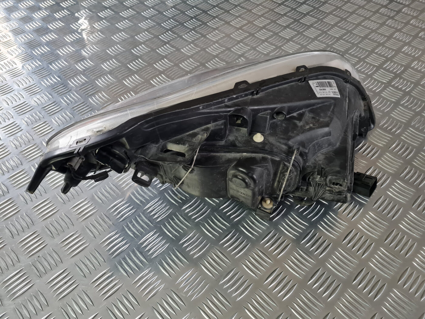 Priekšējais kreisais lukturis priekš VOLVO XC 60 2009 8 Priekšējais kreisais lukturis priekš VOLVO XC 60 2009