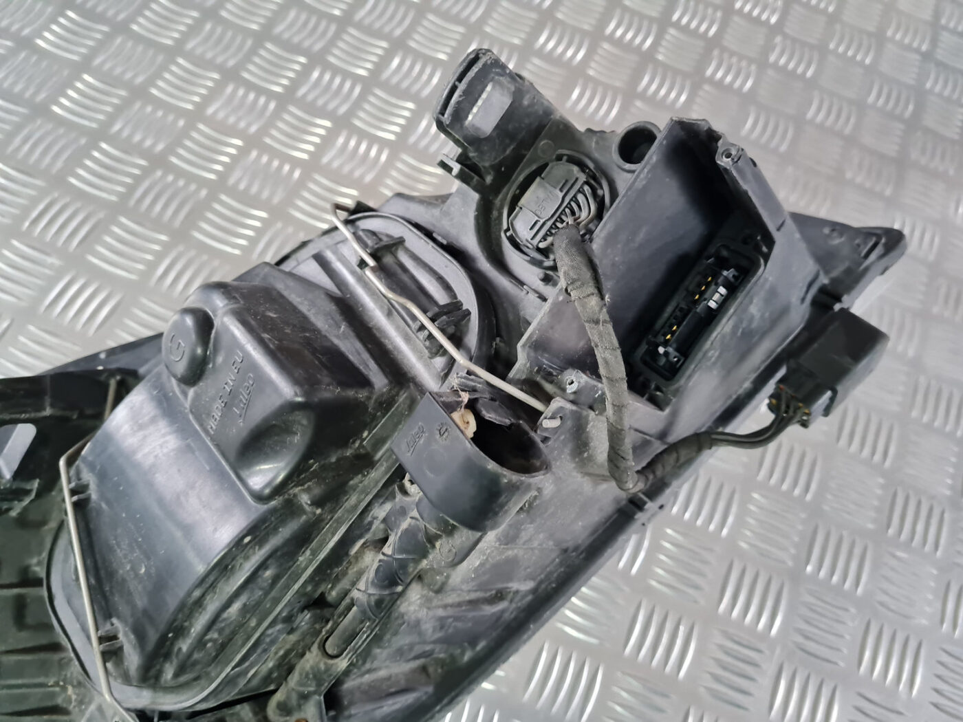 Priekšējais kreisais lukturis priekš VOLVO XC 60 2009 4 Priekšējais kreisais lukturis priekš VOLVO XC 60 2009