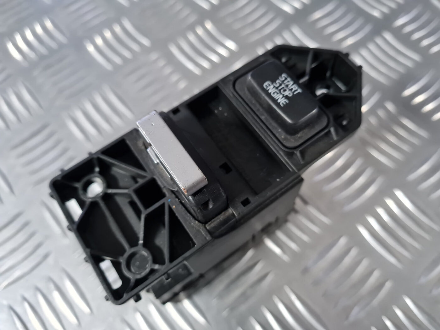 Aizdedzes slēdzene priekš VOLVO XC 60 2009 2 Aizdedzes slēdzene priekš VOLVO XC 60 2009