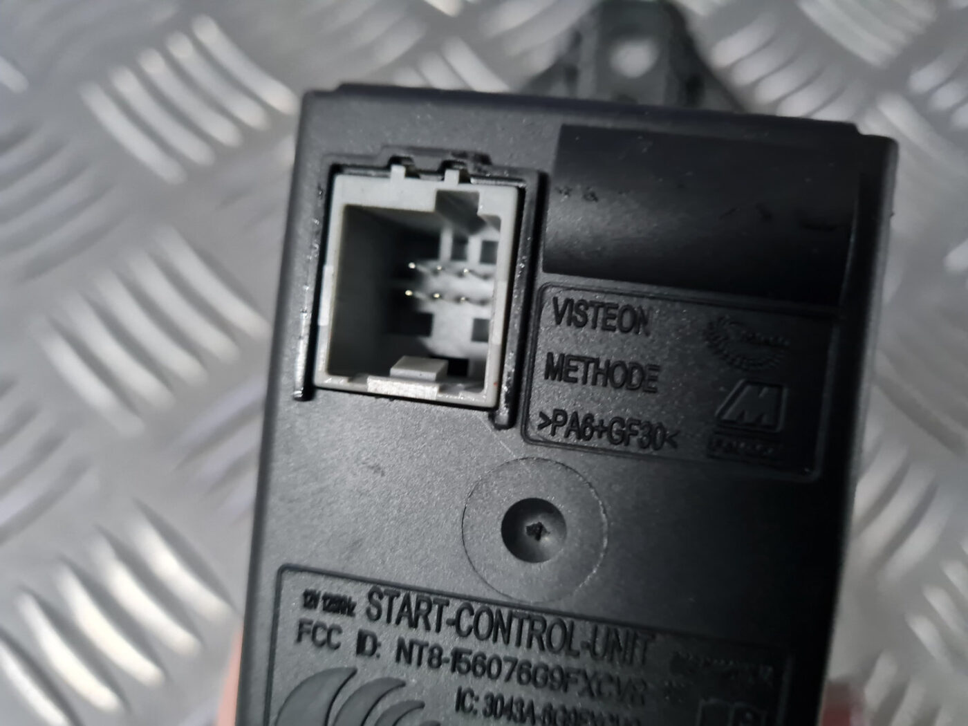 Aizdedzes slēdzene priekš VOLVO XC 60 2009 7 Aizdedzes slēdzene priekš VOLVO XC 60 2009