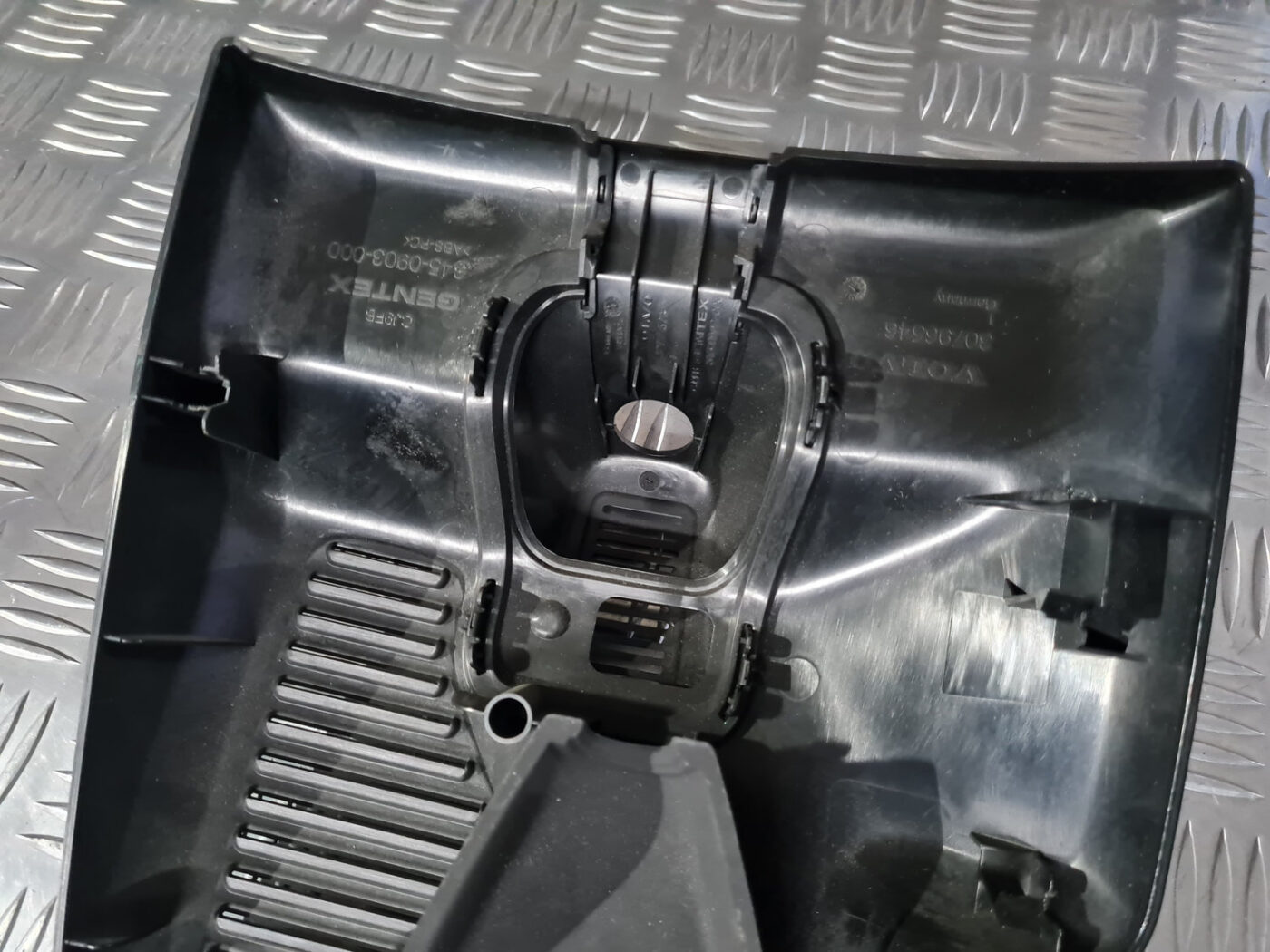 Atpakaļskata spoguļa apdare (salonā) priekš VOLVO XC 60 2009 5 Atpakaļskata spoguļa apdare (salonā) priekš VOLVO XC 60 2009