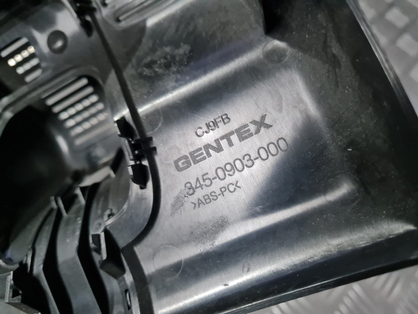 Atpakaļskata spoguļa apdare (salonā) priekš VOLVO XC 60 2009 3 Atpakaļskata spoguļa apdare (salonā) priekš VOLVO XC 60 2009