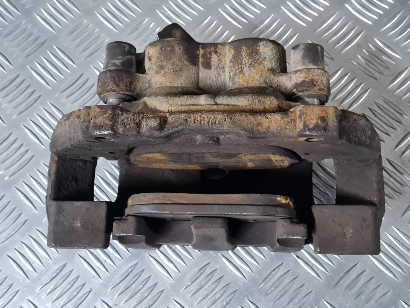 Priekšējais kreisais suports priekš VOLVO XC 60 2009 5 Priekšējais kreisais suports priekš VOLVO XC 60 2009