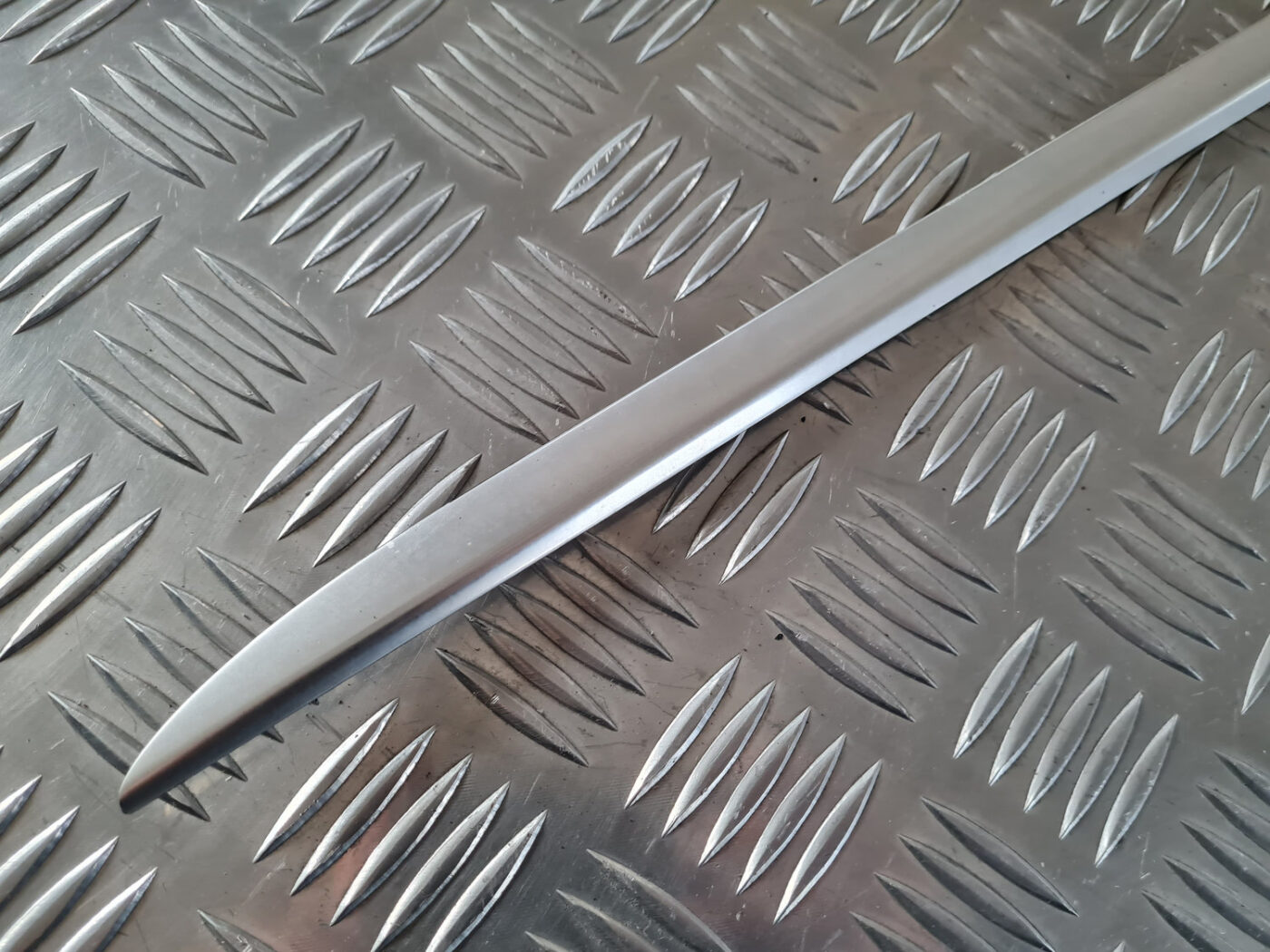 Aizmugurēja sānu stikla moldings priekš VOLVO XC 60 2009 2 Aizmugurēja sānu stikla moldings priekš VOLVO XC 60 2009