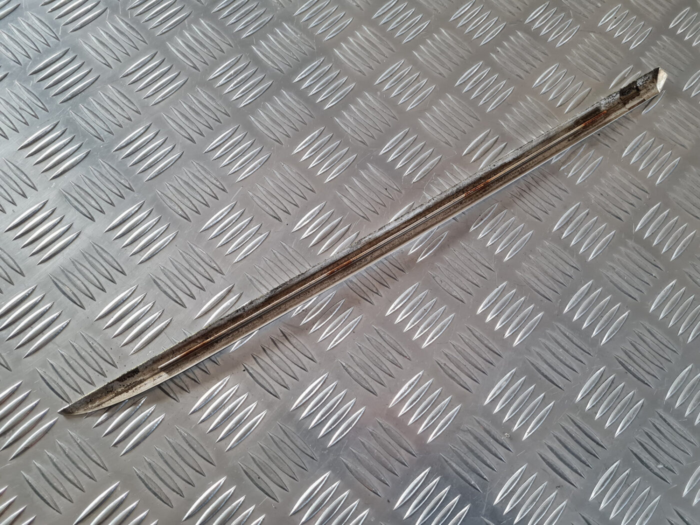 Aizmugurēja sānu stikla moldings priekš VOLVO XC 60 2009 3 Aizmugurēja sānu stikla moldings priekš VOLVO XC 60 2009