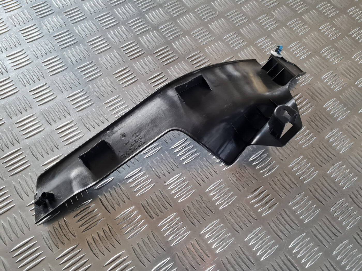 Sliekšņa aizmugurēja kreisa uzlika (salonā) priekš VOLVO XC 60 2009 6 Sliekšņa aizmugurēja kreisa uzlika (salonā) priekš VOLVO XC 60 2009