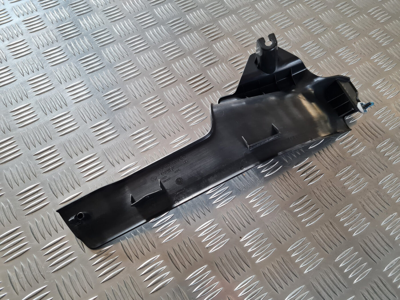 Sliekšņa aizmugurēja laba uzlika (salonā) priekš VOLVO XC 60 2009 6 Sliekšņa aizmugurēja laba uzlika (salonā) priekš VOLVO XC 60 2009