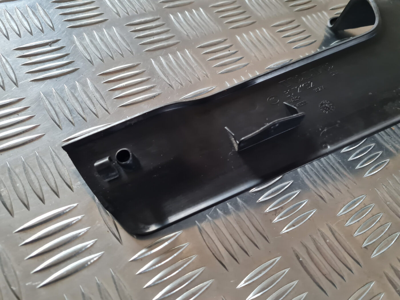 Sliekšņa aizmugurēja laba uzlika (salonā) priekš VOLVO XC 60 2009 5 Sliekšņa aizmugurēja laba uzlika (salonā) priekš VOLVO XC 60 2009