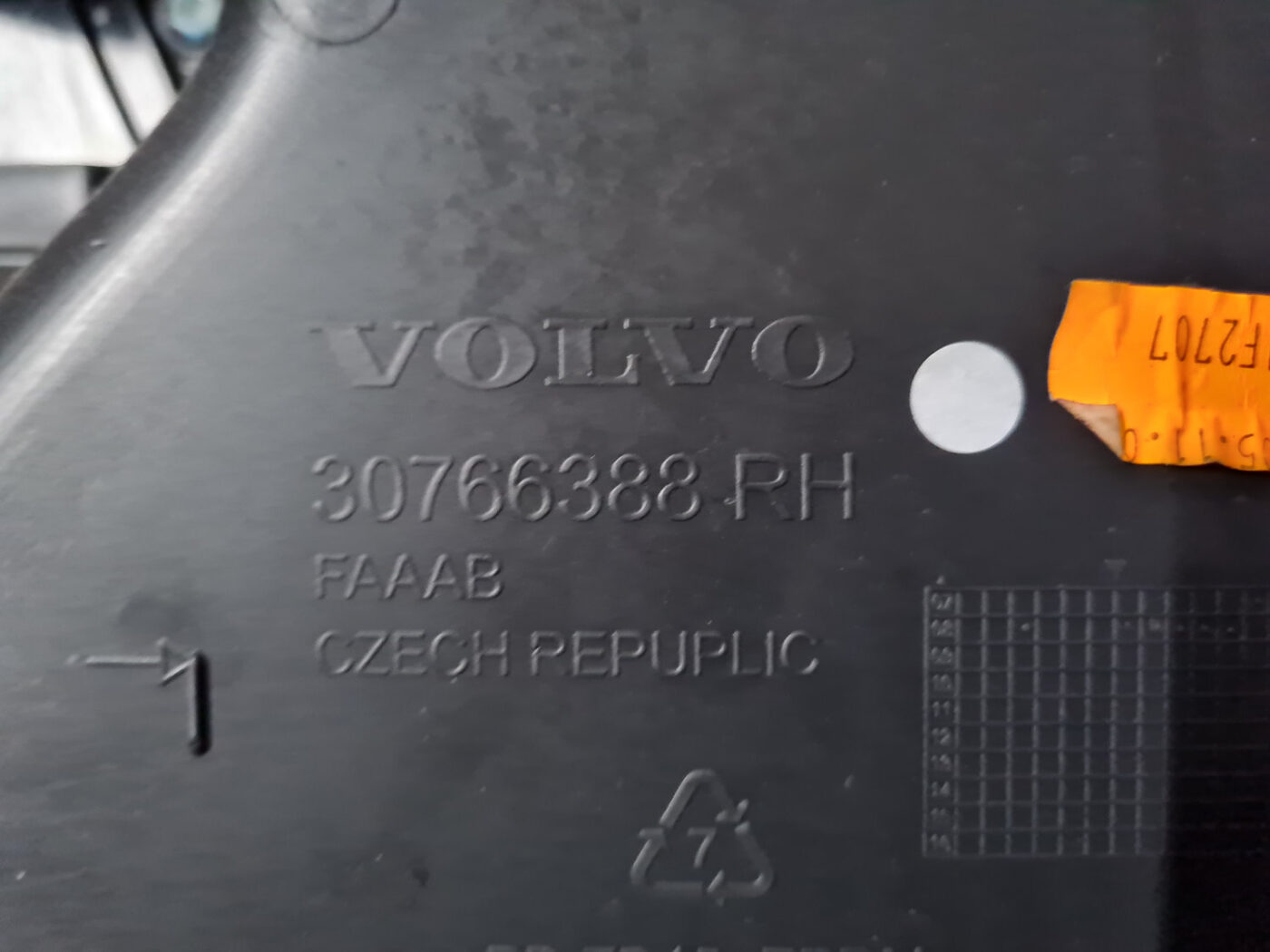 Priekšējo labo durvju apdare priekš VOLVO XC 60 2009 7 Priekšējo labo durvju apdare priekš VOLVO XC 60 2009