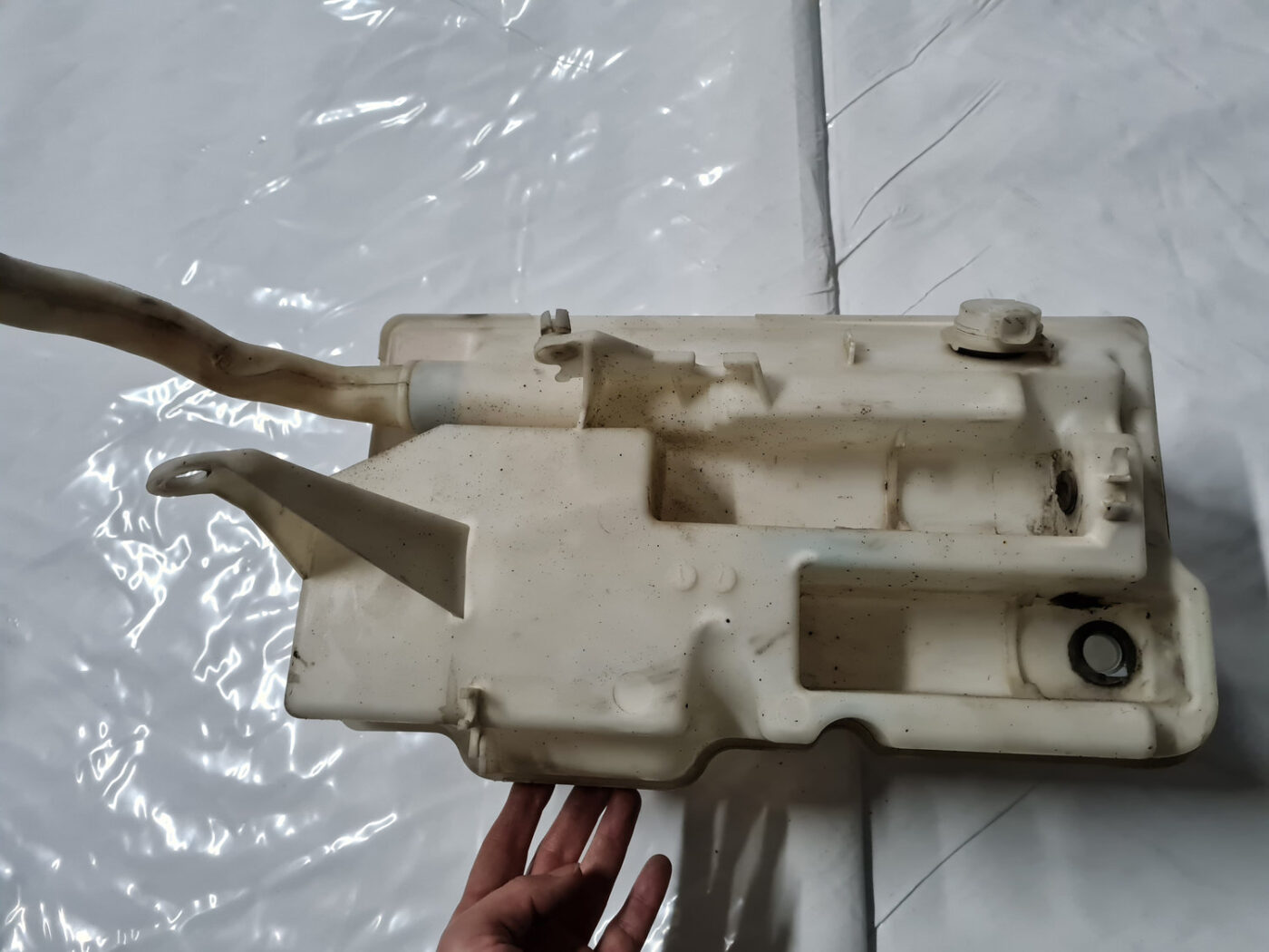 Mazgātāja šķidruma tvertne priekš VOLVO XC 60 2009 5 Mazgātāja šķidruma tvertne priekš VOLVO XC 60 2009