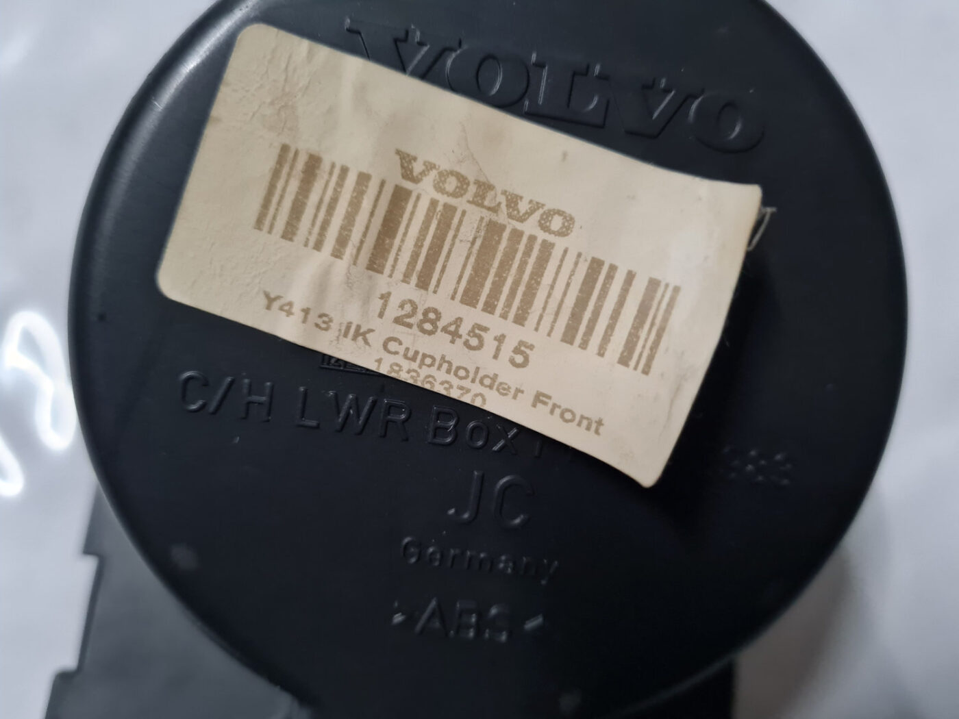 Krūzes turētājs priekš VOLVO XC 60 2009 4 Krūzes turētājs priekš VOLVO XC 60 2009