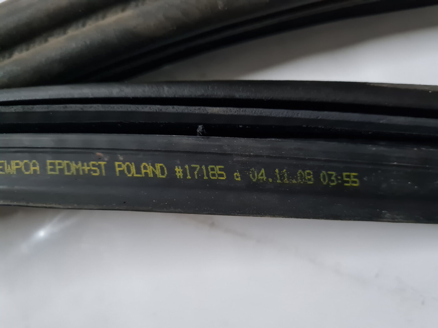 Bagāžnieka durvju gumija priekš VOLVO XC 60 2009 3 Bagāžnieka durvju gumija priekš VOLVO XC 60 2009