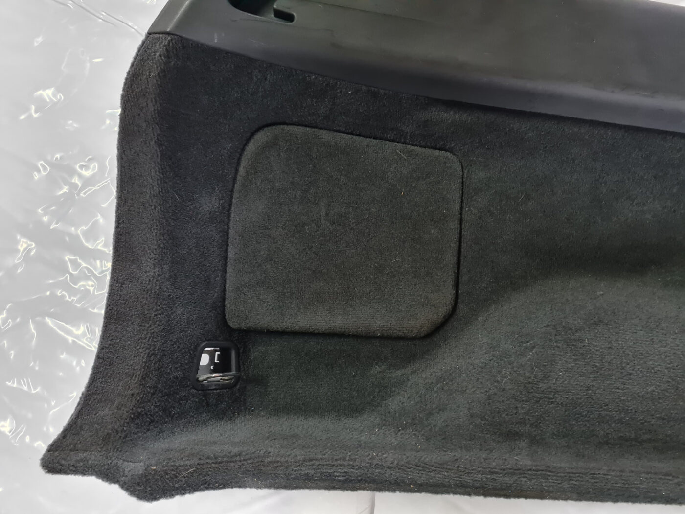 Bagāžnieka nodalījuma sānu apdare priekš VOLVO XC 60 2009 2 Bagāžnieka nodalījuma sānu apdare priekš VOLVO XC 60 2009