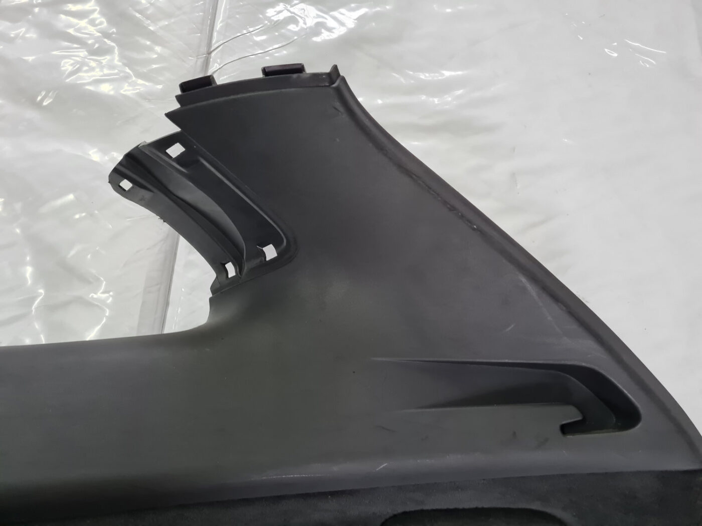 Bagāžnieka nodalījuma sānu apdare priekš VOLVO XC 60 2009 11 Bagāžnieka nodalījuma sānu apdare priekš VOLVO XC 60 2009