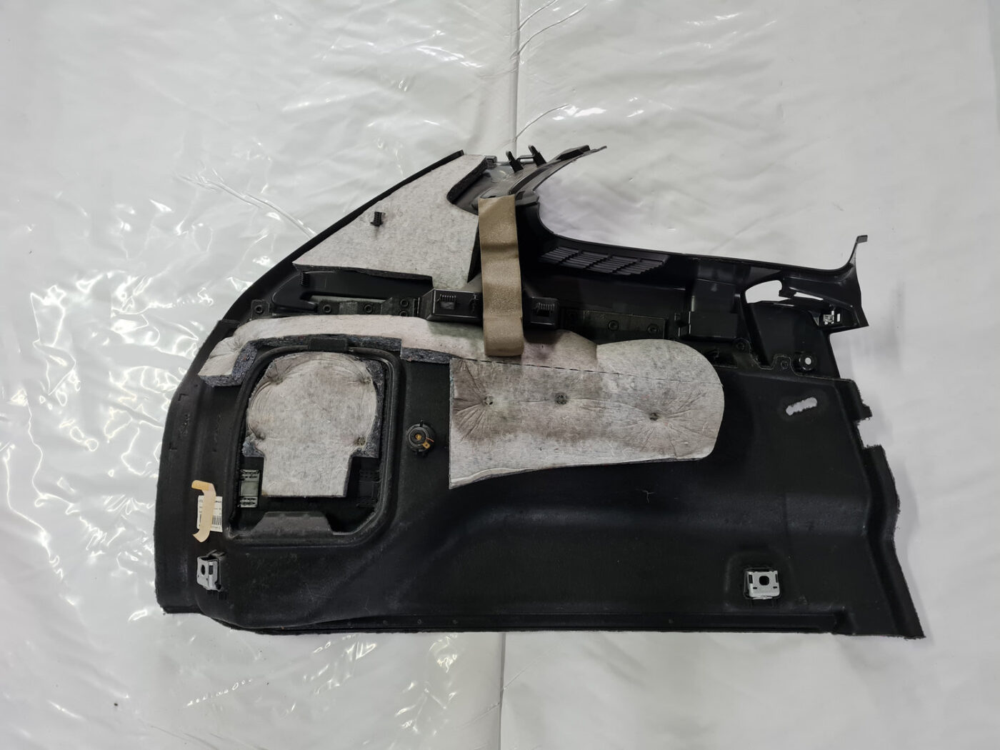 Bagāžnieka nodalījuma sānu apdare priekš VOLVO XC 60 2009 9 Bagāžnieka nodalījuma sānu apdare priekš VOLVO XC 60 2009