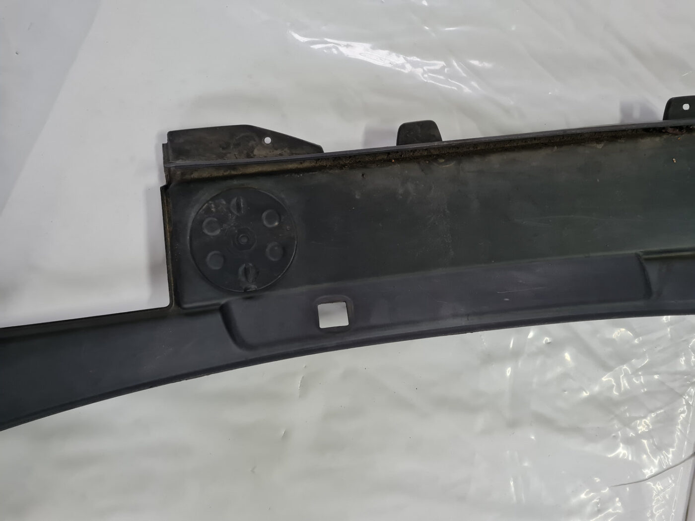 Vējstikla uzlikas (deflektora) režģis priekš VOLVO XC 60 2009 12 Vējstikla uzlikas (deflektora) režģis priekš VOLVO XC 60 2009