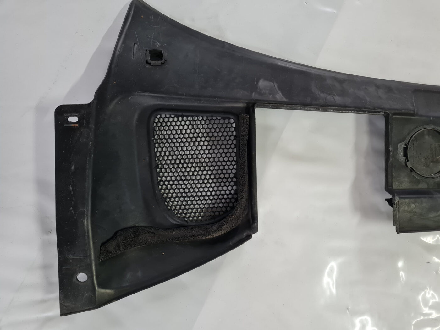 Vējstikla uzlikas (deflektora) režģis priekš VOLVO XC 60 2009 8 Vējstikla uzlikas (deflektora) režģis priekš VOLVO XC 60 2009