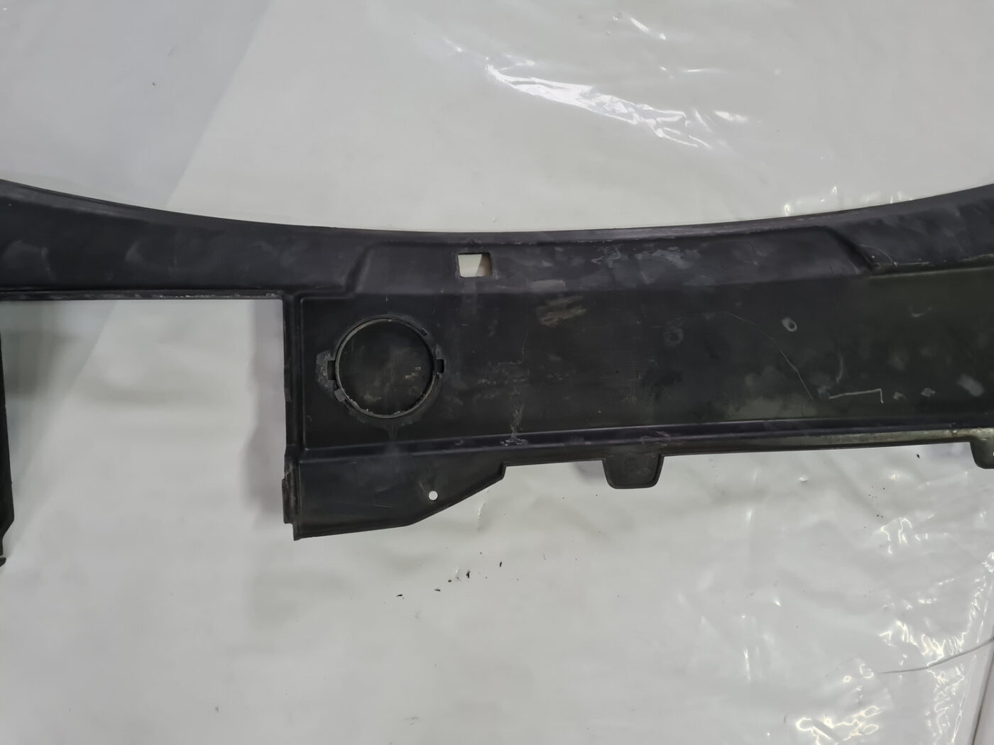 Vējstikla uzlikas (deflektora) režģis priekš VOLVO XC 60 2009 7 Vējstikla uzlikas (deflektora) režģis priekš VOLVO XC 60 2009