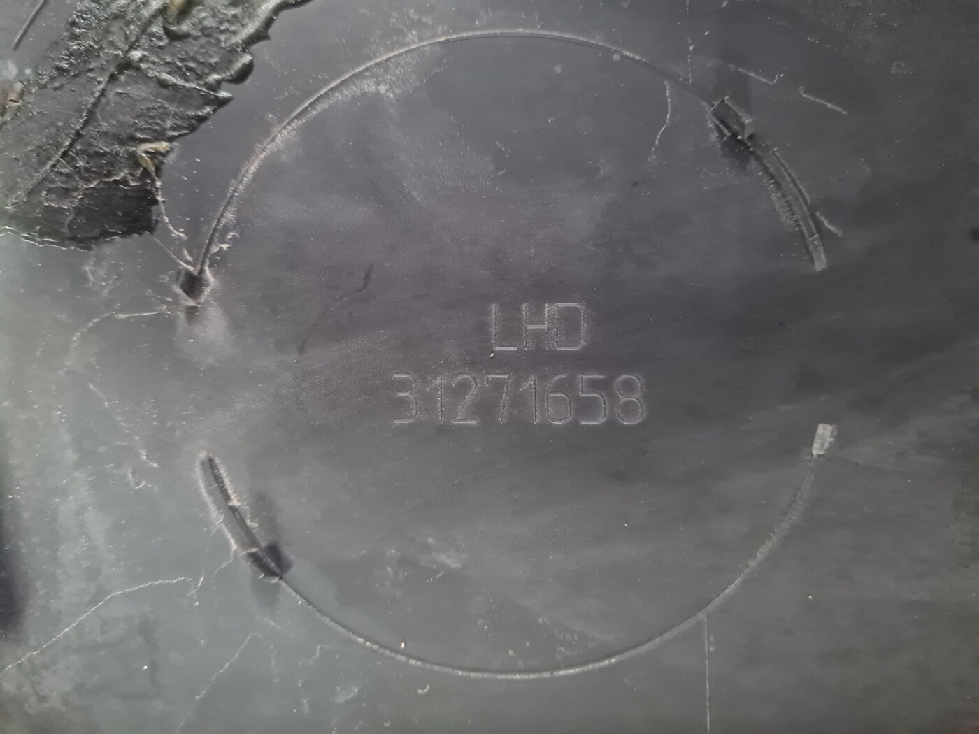 Vējstikla uzlikas (deflektora) režģis priekš VOLVO XC 60 2009 5 Vējstikla uzlikas (deflektora) režģis priekš VOLVO XC 60 2009