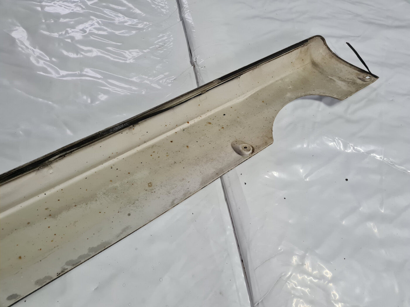 Ārēja sliekšņa kreisa uzlika priekš VOLVO XC 60 2009 5 Ārēja sliekšņa kreisa uzlika priekš VOLVO XC 60 2009