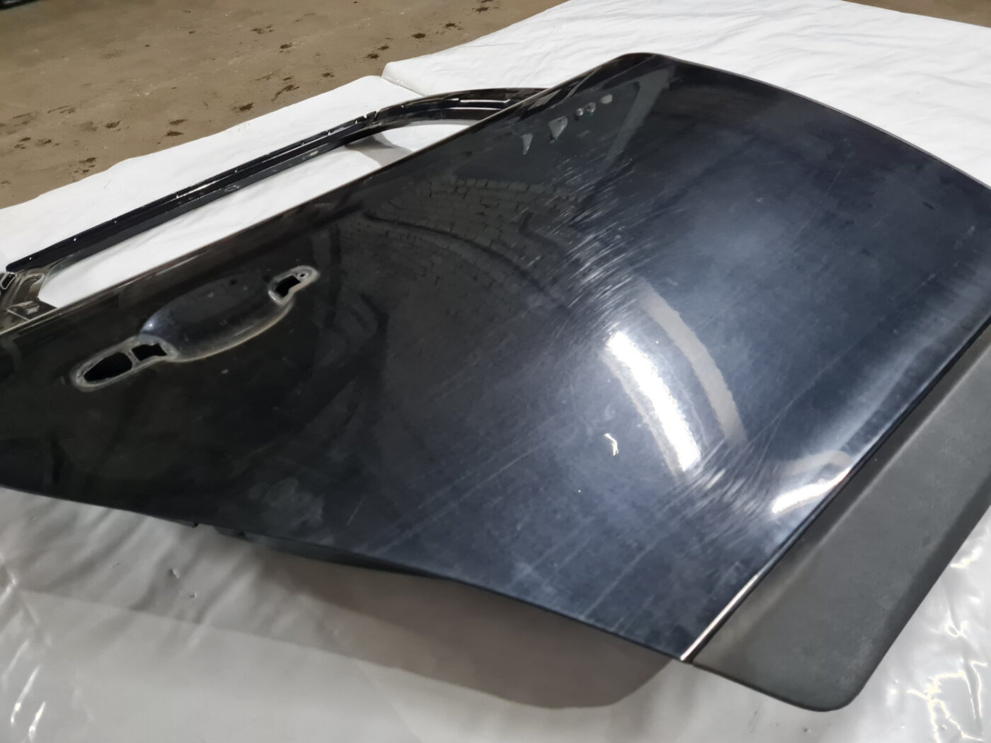 Aizmugurējās labās durvis priekš VOLVO XC 60 2009 11 Aizmugurējās labās durvis priekš VOLVO XC 60 2009