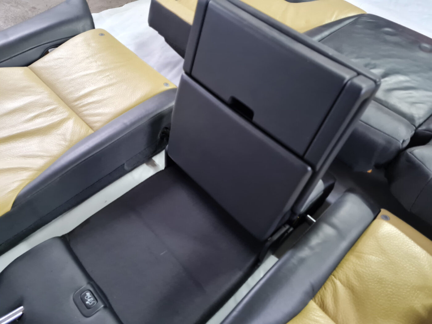 Aizmugurējais sēdeklis priekš VOLVO XC 60 2009 9 Aizmugurējais sēdeklis priekš VOLVO XC 60 2009