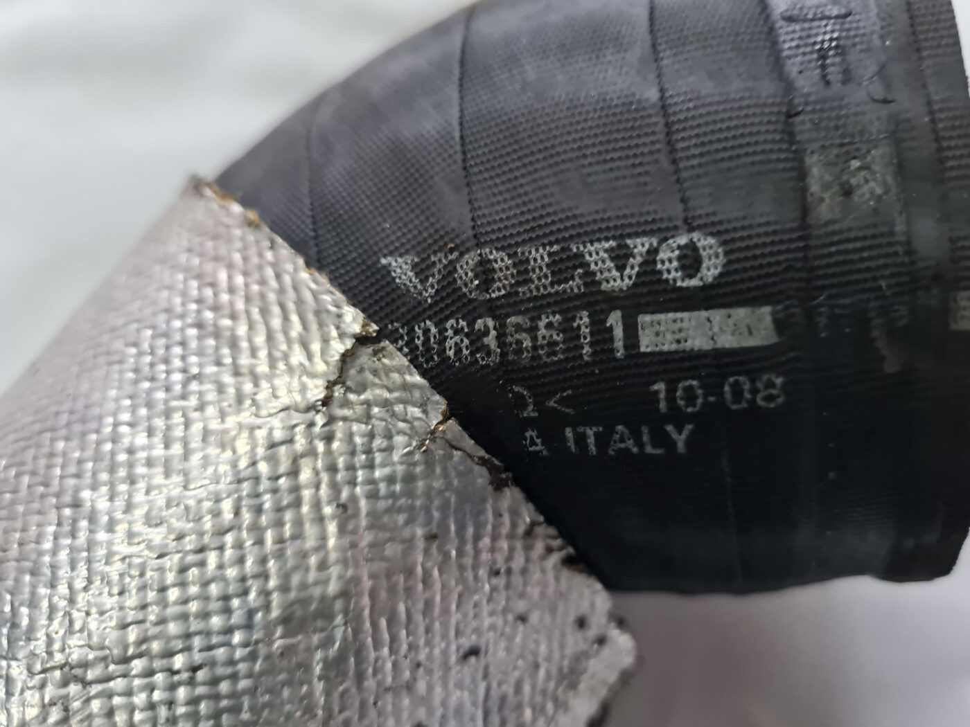 Interkulera caurule priekš VOLVO XC 60 2009 3 Interkulera caurule priekš VOLVO XC 60 2009